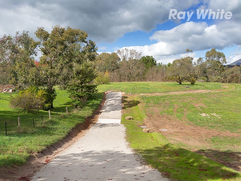 6 Railway Avenue, Yackandandah VIC 3749