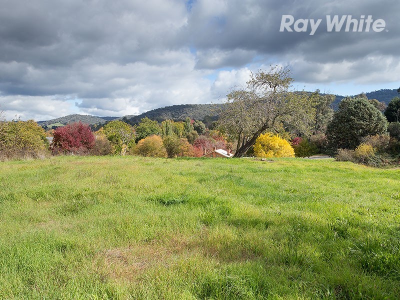 6 Railway Avenue, Yackandandah VIC 3749