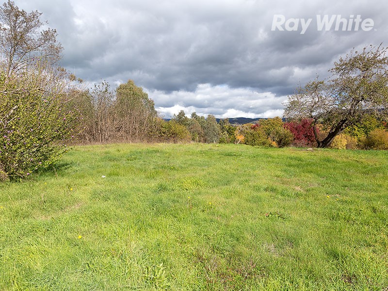 6 Railway Avenue, Yackandandah VIC 3749