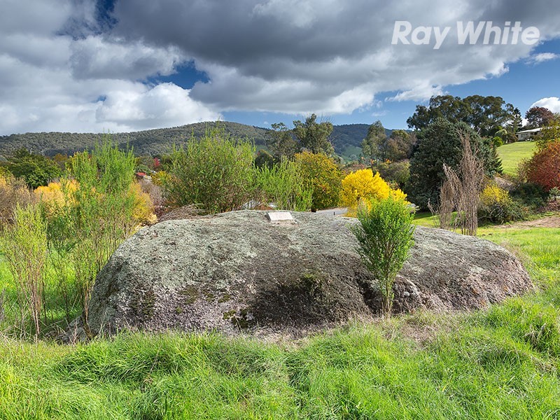 6 Railway Avenue, Yackandandah VIC 3749