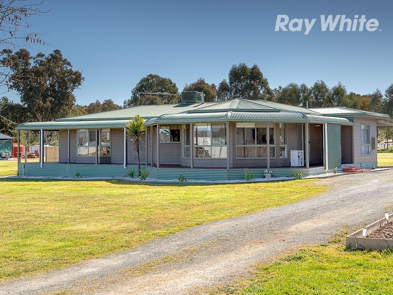 11 Albert Road, Chiltern VIC 3683
