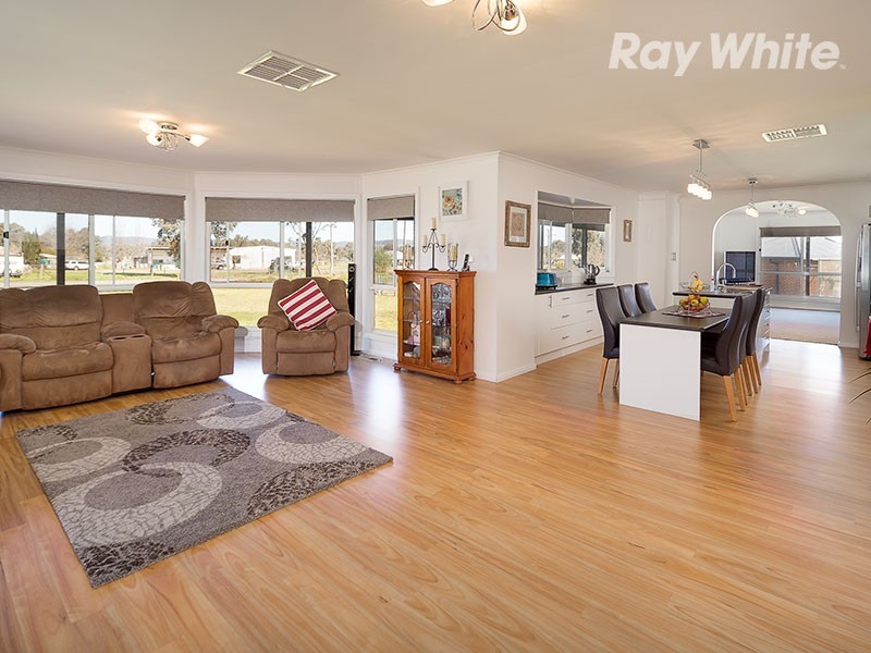 11 Albert Road, Chiltern VIC 3683