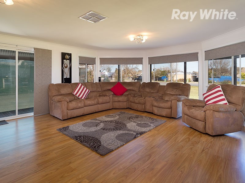11 Albert Road, Chiltern VIC 3683
