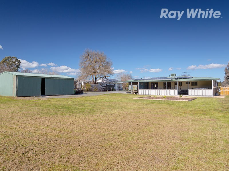 11 Albert Road, Chiltern VIC 3683
