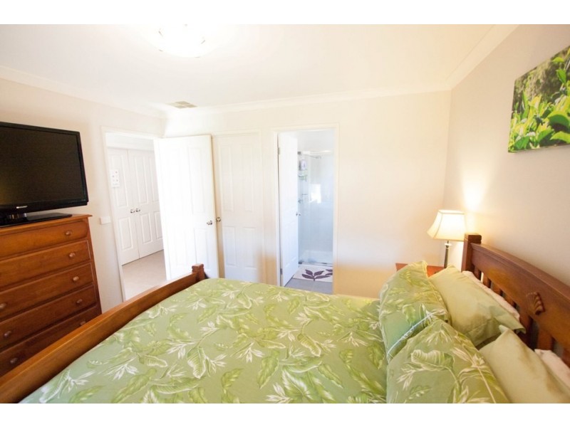 24 Lysterfield Lane, Wodonga VIC 3690