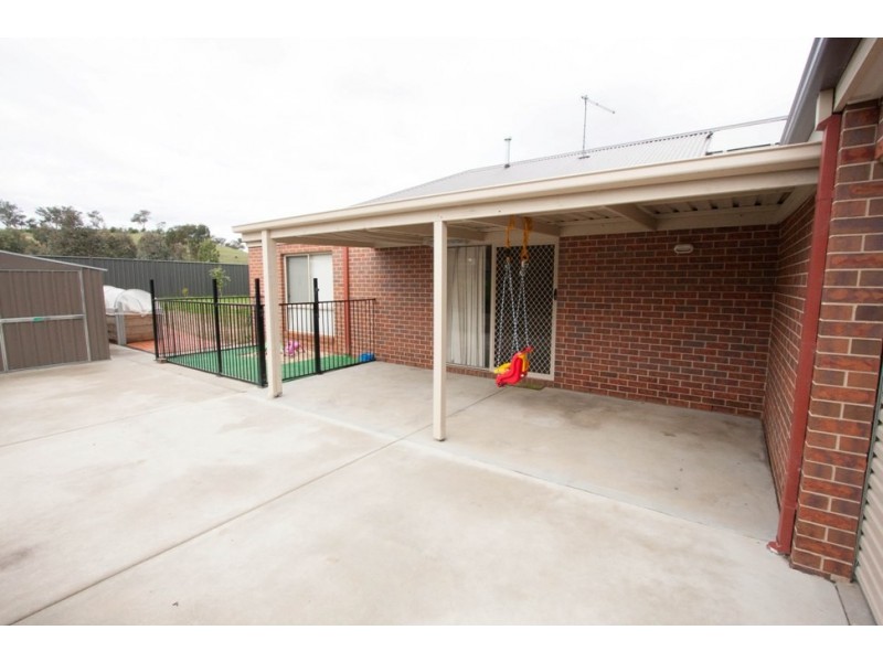 24 Lysterfield Lane, Wodonga VIC 3690