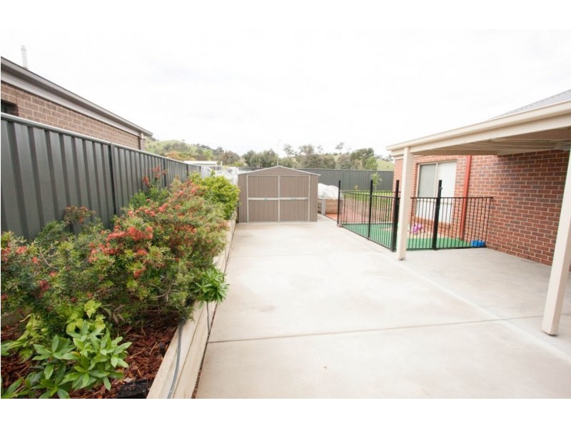 24 Lysterfield Lane, Wodonga VIC 3690