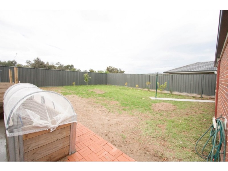 24 Lysterfield Lane, Wodonga VIC 3690