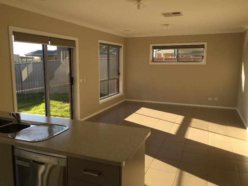 11 Macquarie Road, Wodonga VIC 3690