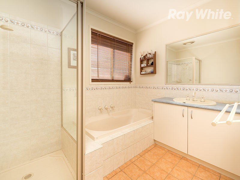 5 Elizabeth Crescent, Bellbridge VIC 3691