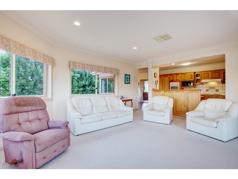 14 Jevington Drive, Wodonga VIC 3690