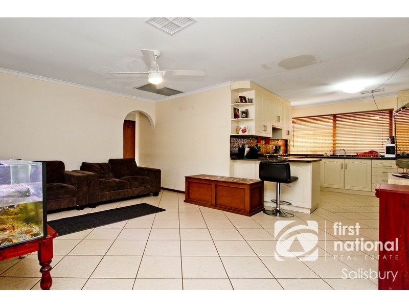 18 Swallow Crescent, Parafield Gardens SA 5107