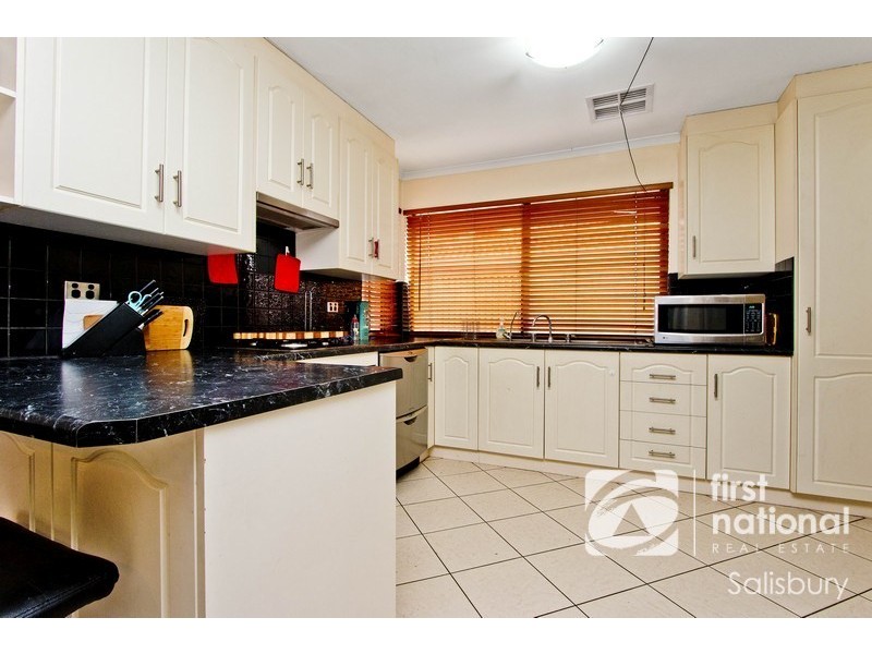 18 Swallow Crescent, Parafield Gardens SA 5107