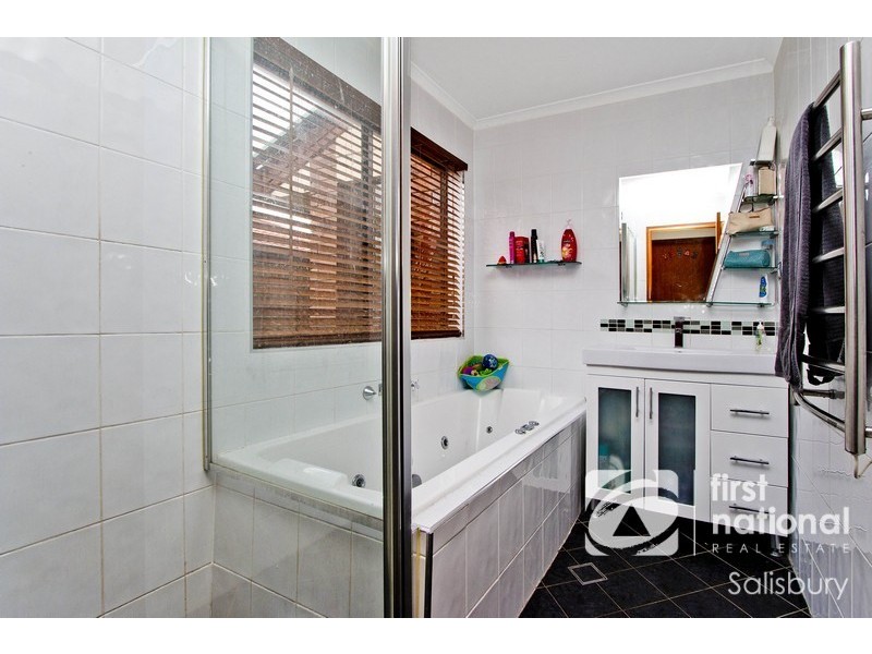 18 Swallow Crescent, Parafield Gardens SA 5107