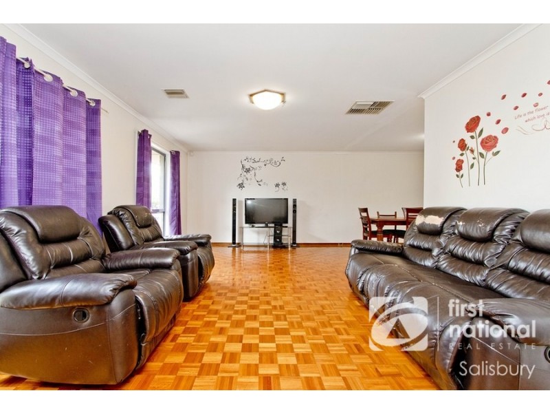 32 Hilditch Drive, Green Fields SA 5107