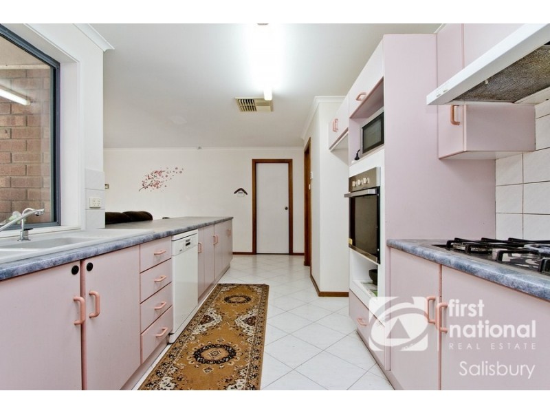 32 Hilditch Drive, Green Fields SA 5107