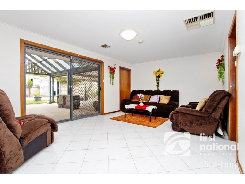 32 Hilditch Drive, Green Fields SA 5107