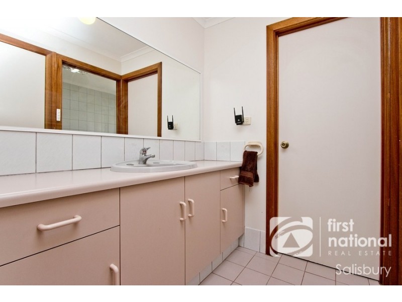 32 Hilditch Drive, Green Fields SA 5107