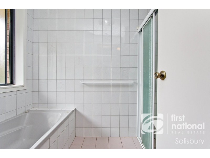32 Hilditch Drive, Green Fields SA 5107
