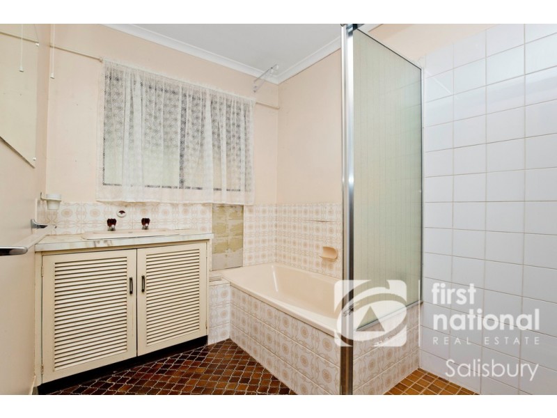 5 Woolaston Road, Salisbury Downs SA 5108