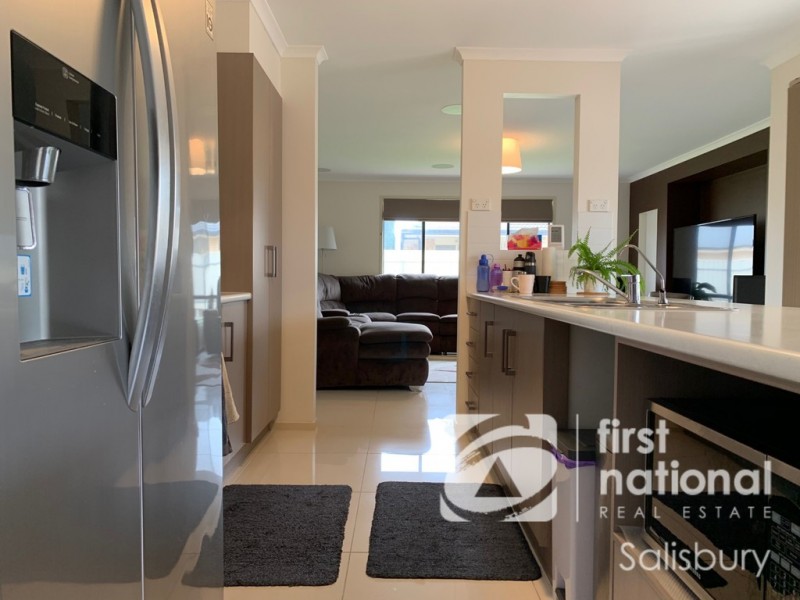 2 Oaks Court, Parafield Gardens SA 5107