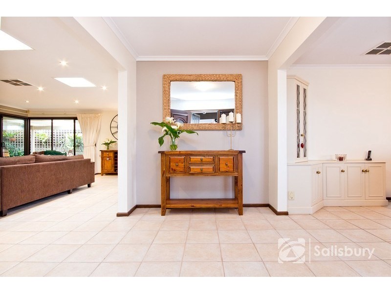 9 Dotterel Court, Wynn Vale SA 5127