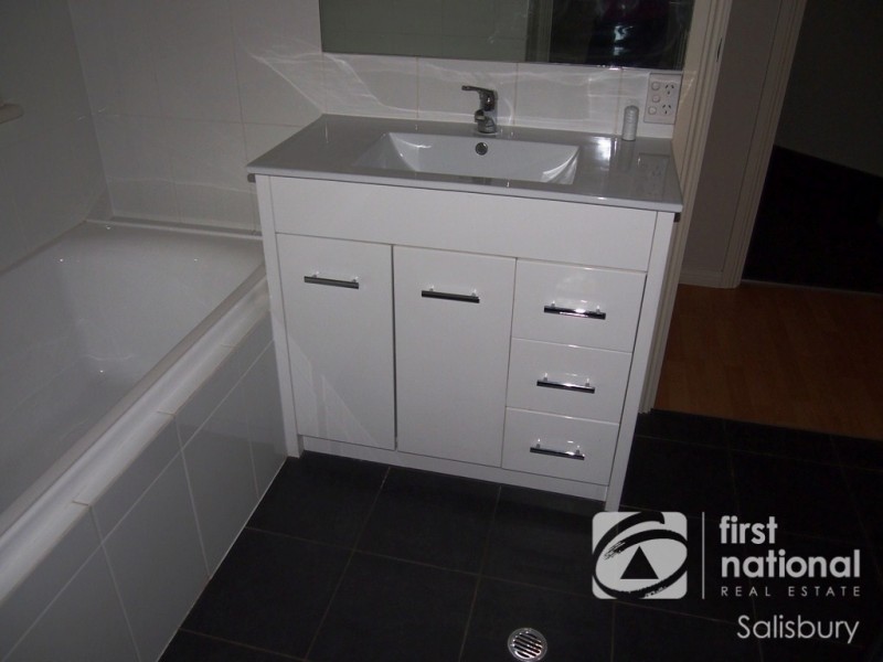 26 Broadwater Crescent, Mawson Lakes SA 5095