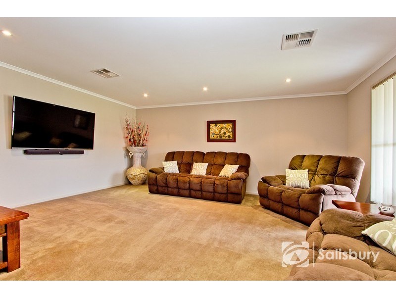 10 Highgrove Court, Andrews Farm SA 5114