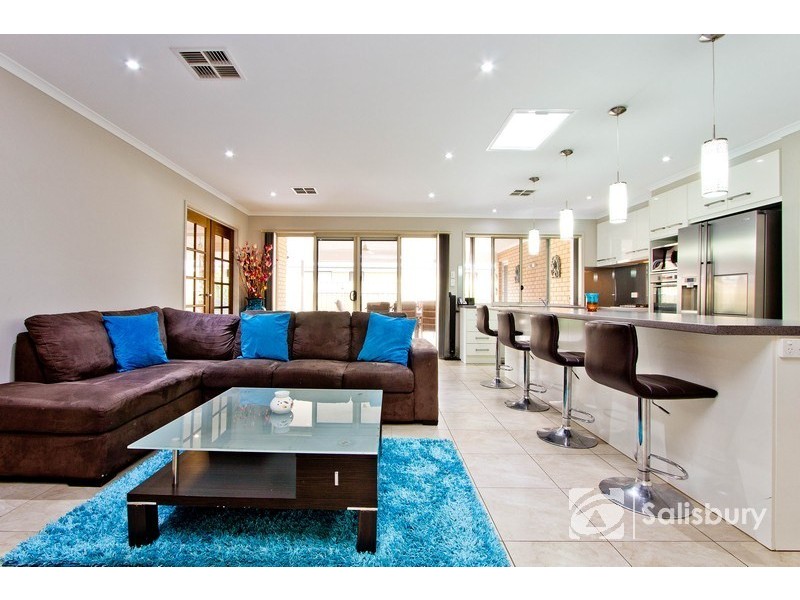 10 Highgrove Court, Andrews Farm SA 5114