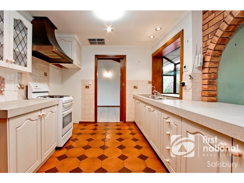 6 Terrigal Court, Redwood Park SA 5097