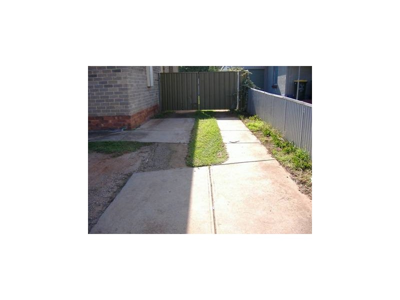 8 Griffiths Street, Elizabeth South SA 5112