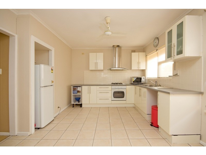 2 Dawn Avenue, Brahma Lodge SA 5109