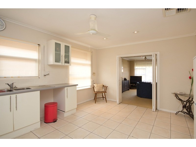 2 Dawn Avenue, Brahma Lodge SA 5109