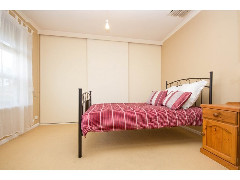 2 Dawn Avenue, Brahma Lodge SA 5109