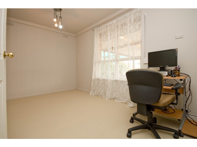 2 Dawn Avenue, Brahma Lodge SA 5109