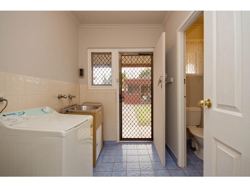 2 Dawn Avenue, Brahma Lodge SA 5109