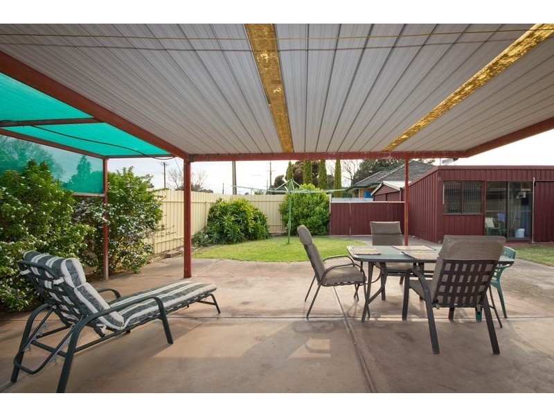 2 Dawn Avenue, Brahma Lodge SA 5109