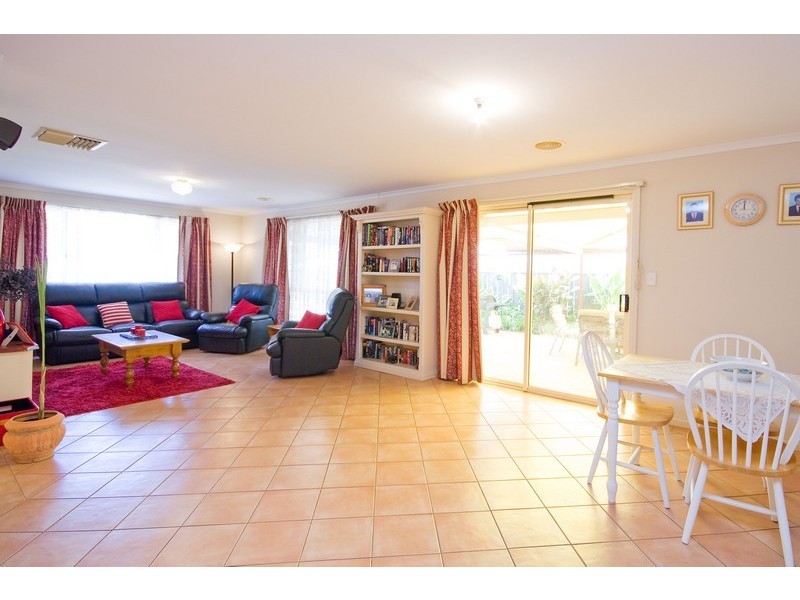 33 Radiata Grove, Salisbury Heights SA 5109