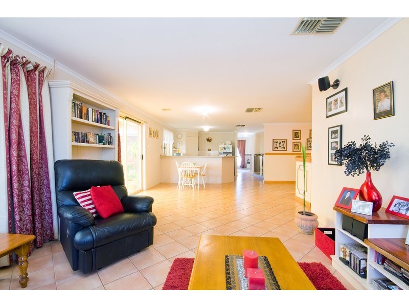 33 Radiata Grove, Salisbury Heights SA 5109