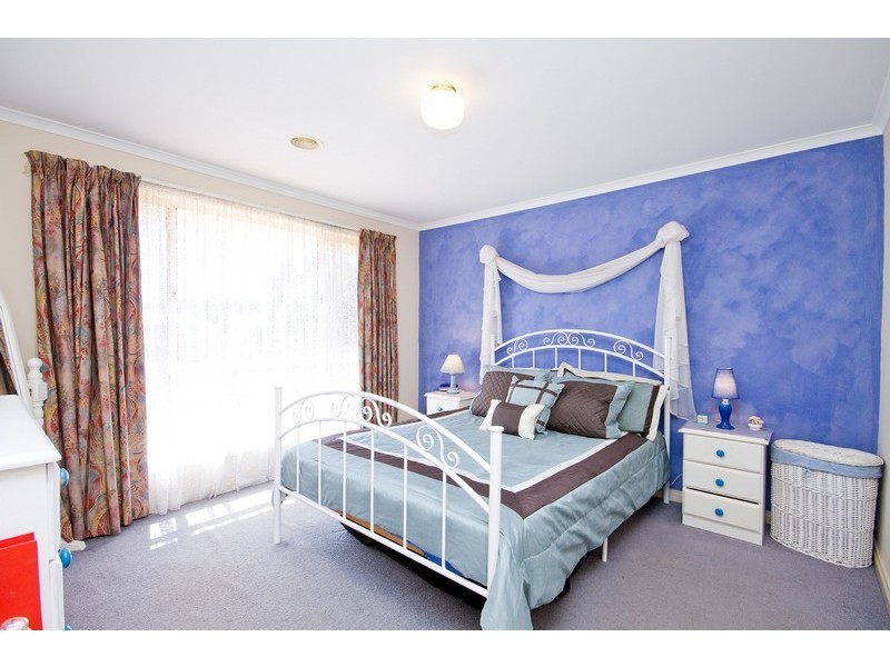 33 Radiata Grove, Salisbury Heights SA 5109