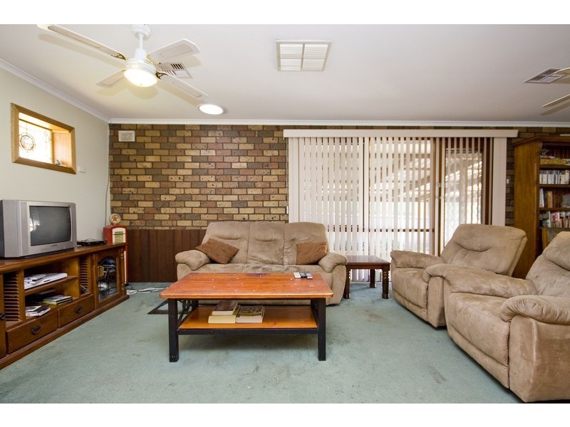 13 Debra Crescent, Salisbury East SA 5109