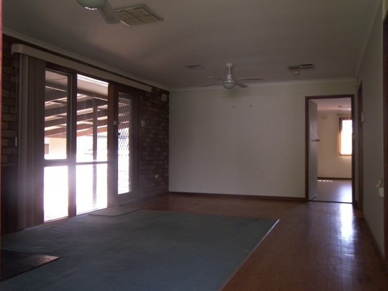 13 Debra Crescent, Salisbury East SA 5109