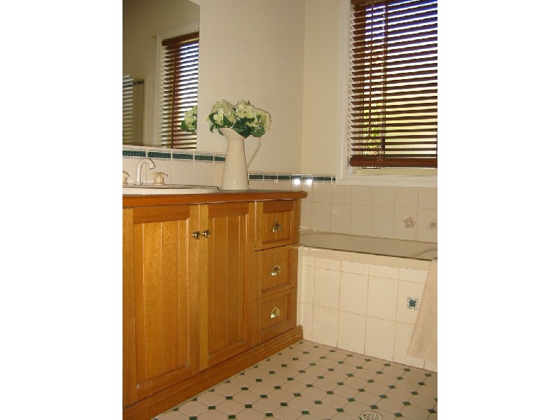 17 Battunga Road, Meadows SA 5201