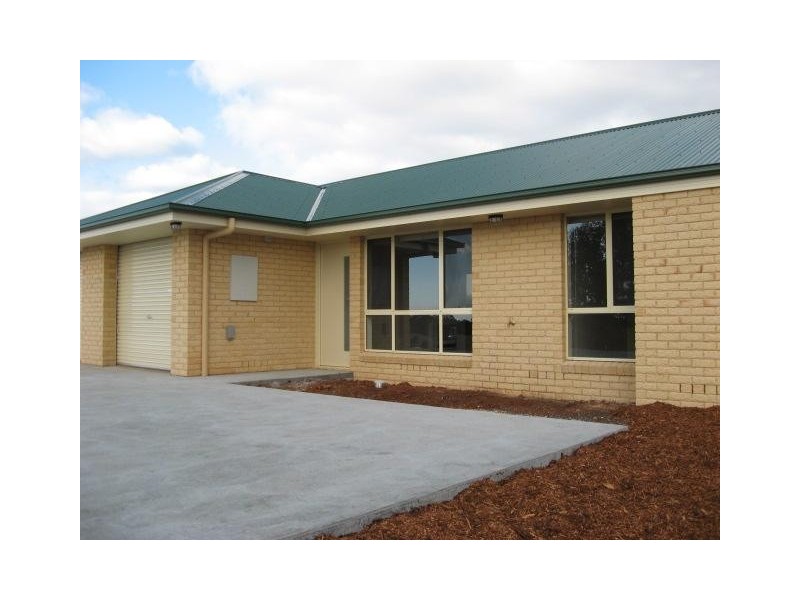 2/43 McCall Terrace, Stony Rise TAS 7310