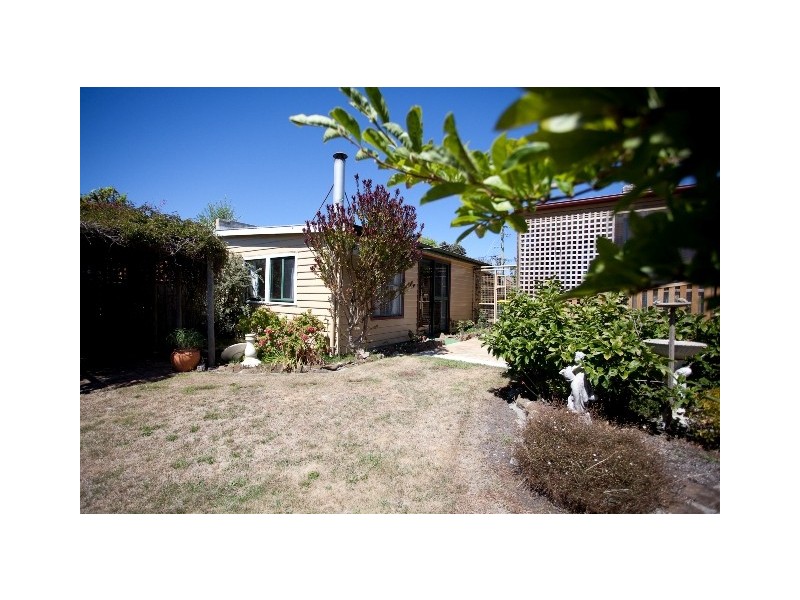 24 George Street, Devonport TAS 7310