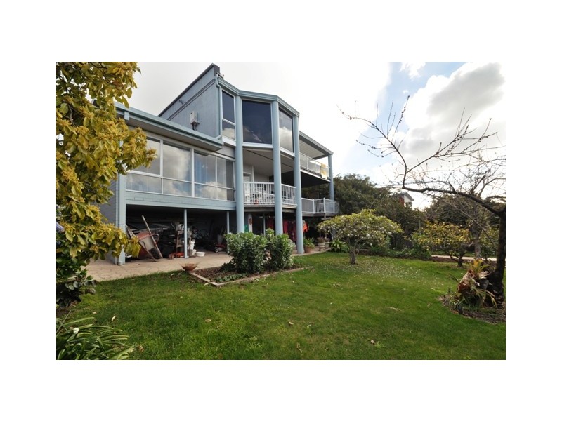 4 Monash Court, Devonport TAS 7310