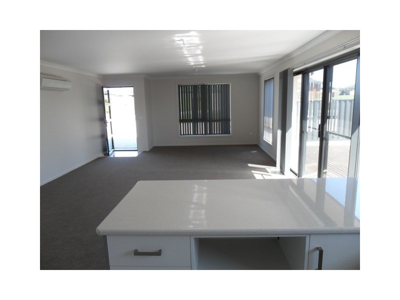 2/18 Tranquil Place, Shearwater TAS 7307
