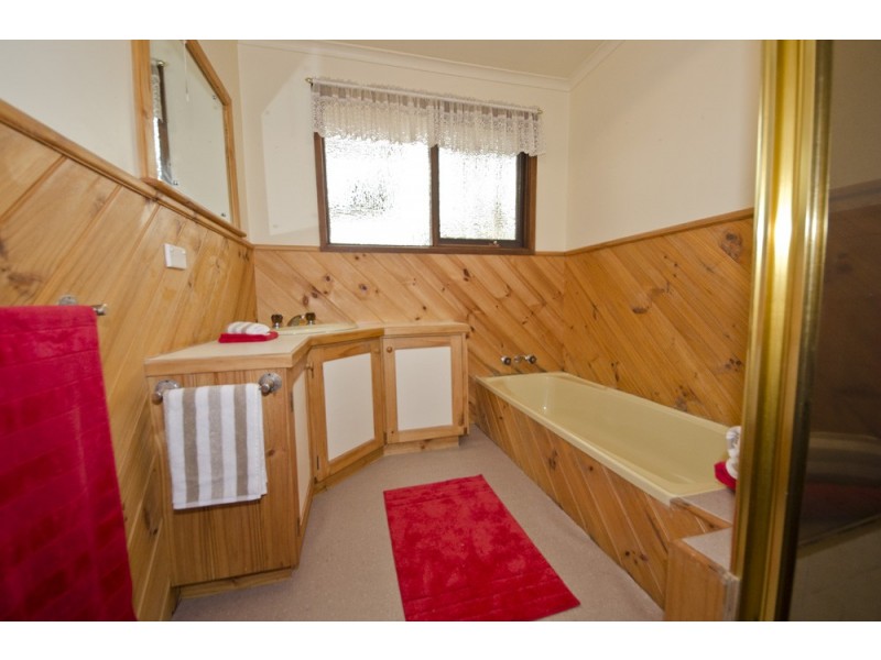 2 Glen Court, Devonport TAS 7310
