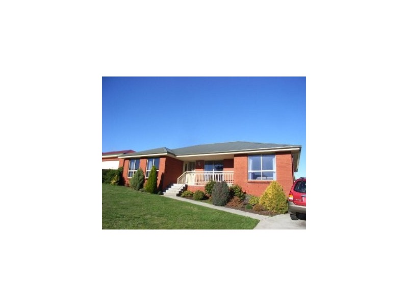 25 Rothesay Close, Newnham TAS 7248