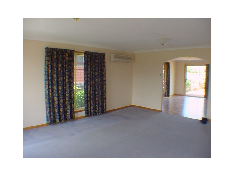 25 Rothesay Close, Newnham TAS 7248